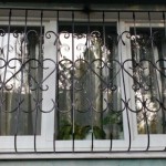Защита окна выгнутая